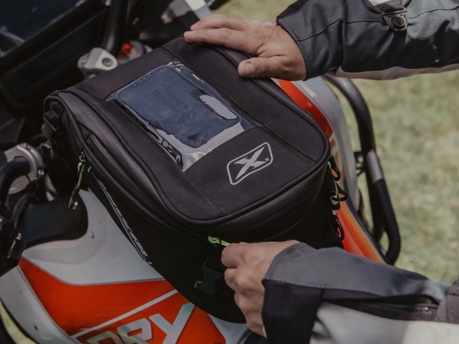 Accesorios MOXAL para motos — lujos, defensas, exploradoras y personalización